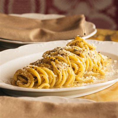  Cacio e Pepe: Yoğun Biberiye Aromasıyla Buluşan İtalyan Peynir Cennetinin Gizemli Lezzet Sırrı!