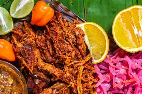  Cochinita Pibil: Bir Domuz Eti Rüyalarında Yumuşaklık ve Ekşi Tatlarla Buluşuyor mu?