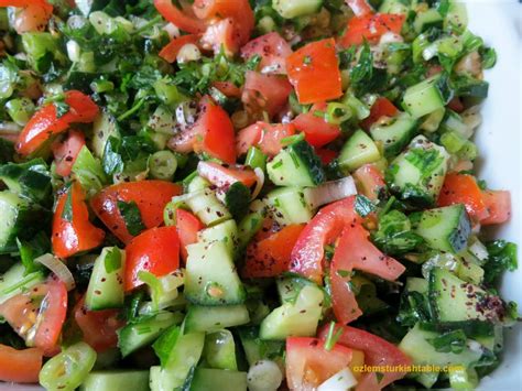  Panjin Şehri İçinden Gelen Lezzetli Bir Deniz Ürünü: Karides ve Çoban Salatası ile Buluşan Mükemmel Uyumsuru!